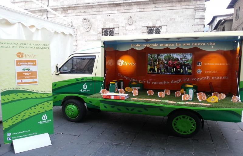 Oliver, il minivan itinerante della campagna Per Olivia