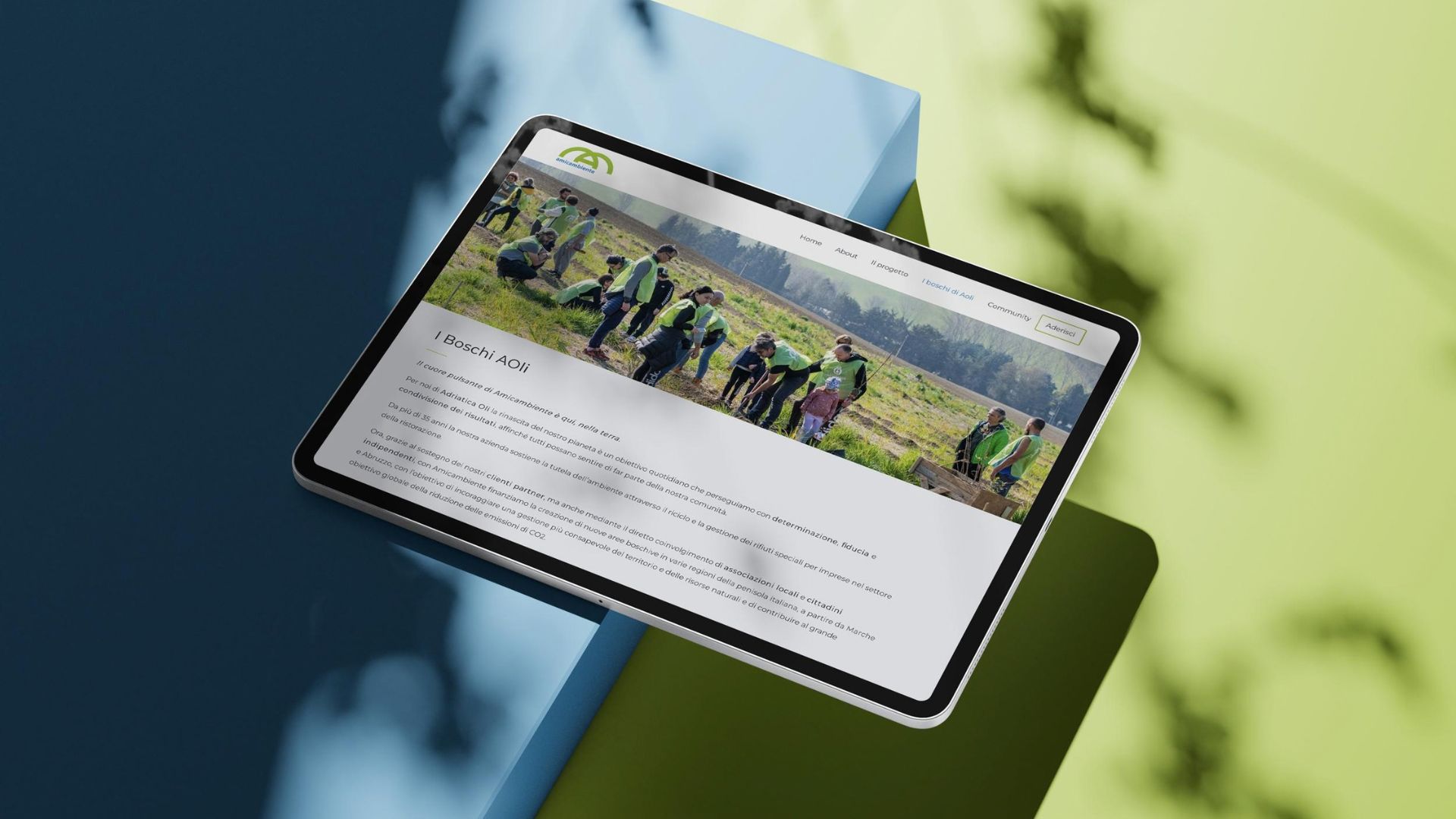 Tablet con il sito di Amicambiente, progetto di rigenerazione del territorio per Adriatica Oli