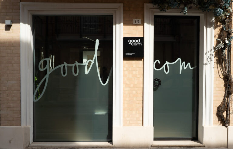 Ingresso dello studio GOODCOM, agenzia di comunicazione d'impatto