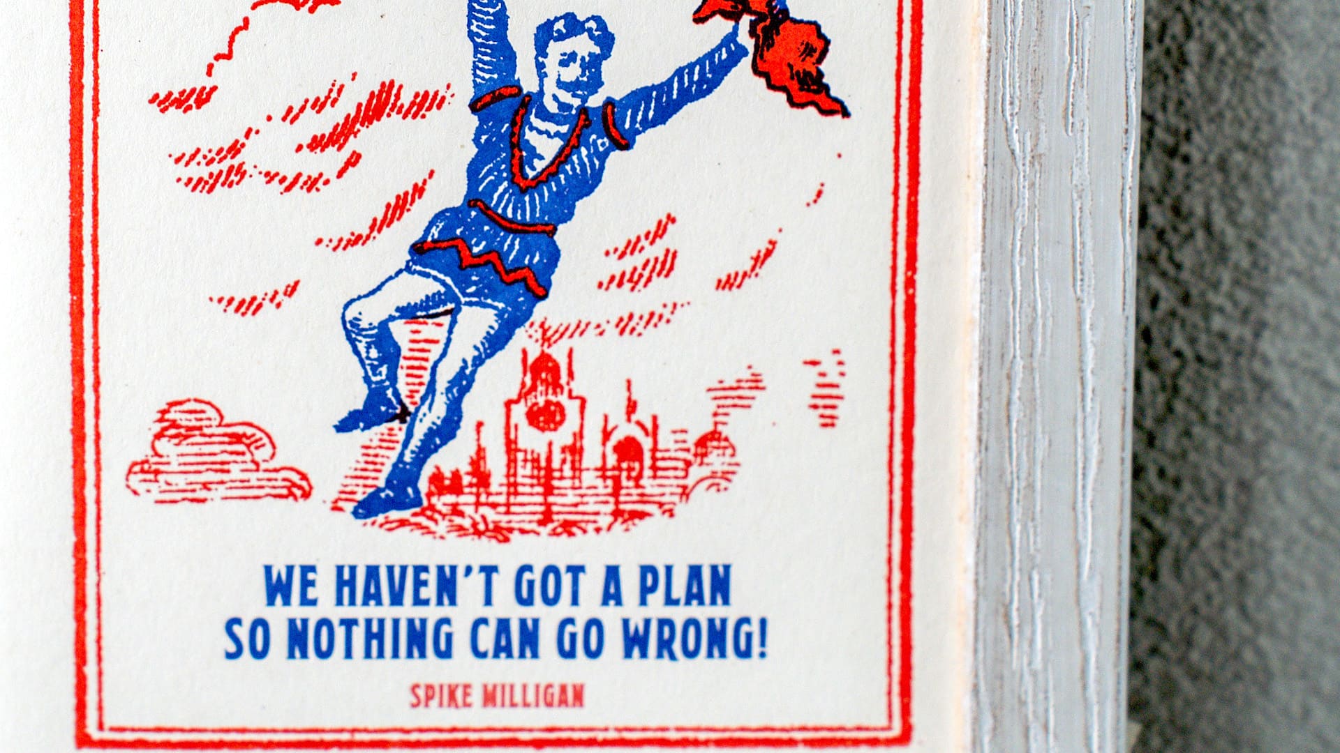 Poster illustrato con la frase We haven't got a plan so nothing can go wrong, spunto per una strategia di comunicazione sostenibile